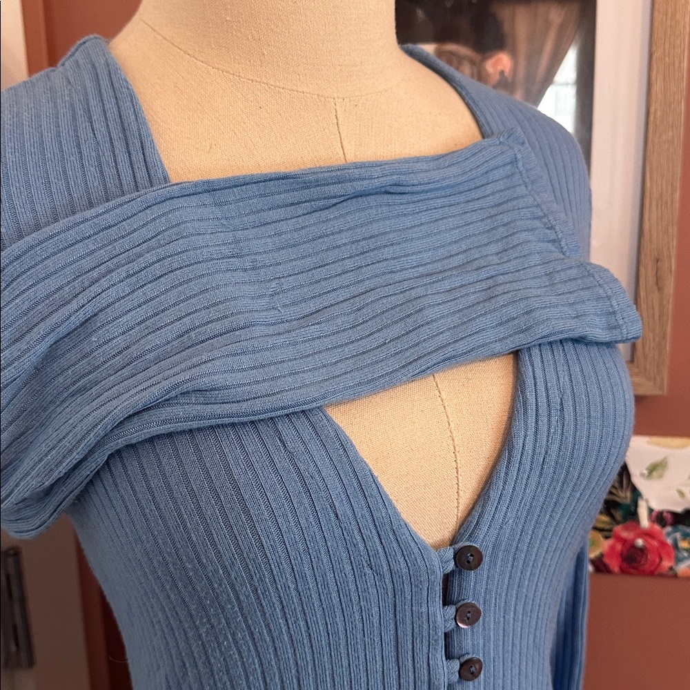 Reformation Gellar Parisian Blue Ribbed bell sleeve L shell Button-Up vneck Top - Picture 7 of 14